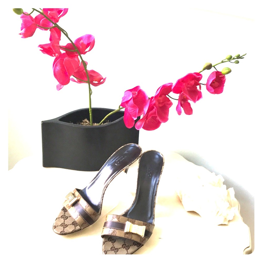 Chic Gucci Crystal Monogram Princy Bow Heel